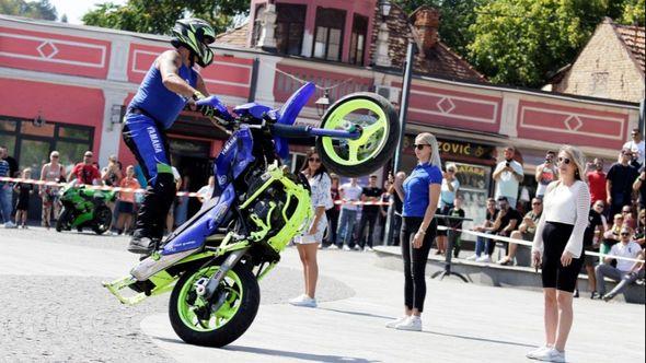 "Stunt Show" na Trgu Slobode u Tuzli - Avaz