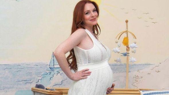 Lindzi Lohan se porodila u Dubaiju - Avaz