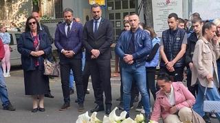 Konaković u Beogradu: Položio cvijeće i odao počast žrtvama masakra u OŠ "Vladislav Ribnikar"