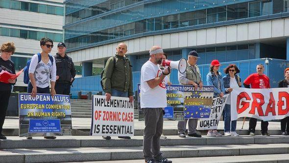 Protest ispred Parlamenta BiH - Avaz