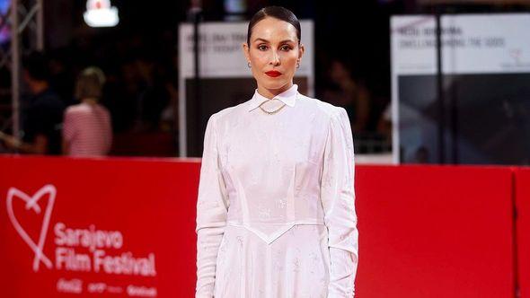 Noomi Rapace - Avaz