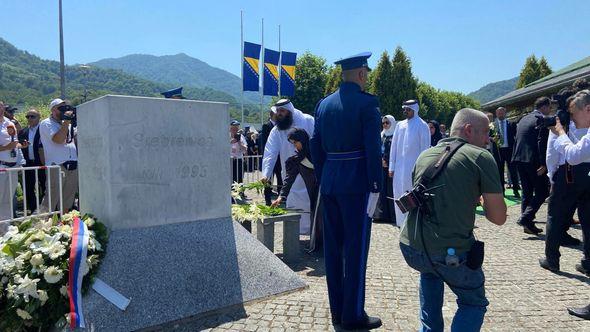 Odavanje počasti žrtvama genocida - Avaz