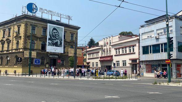 Građani zastali i odali počast žrtvama - Avaz