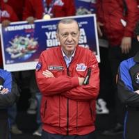 Erdoan: Gezeravči i Atasever su izabrani astronauti za prvu tursku svemirsku misiju 