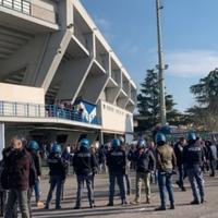 Navijači na stadionu tražili predsjednika, on se sakrio u svlačionicu