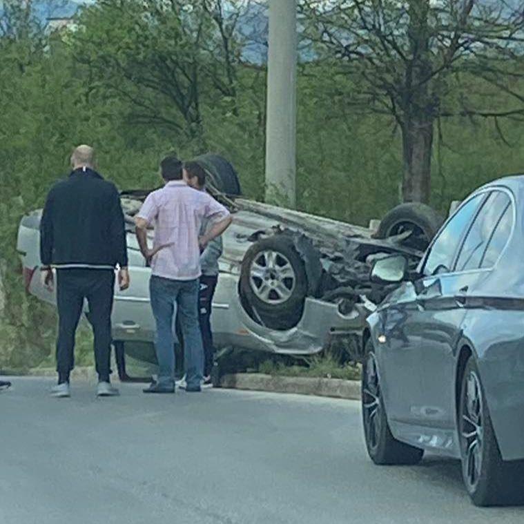 Saobraćajna nesreća kod Vjetrenice: Automobil završio na krovu