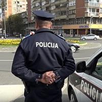 Policajka iz Gradačca prijetila kolegi s kojim je bila u vezi da će ga ubiti, oduzeli joj pištolj