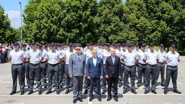 BiH dobila 98 novih graničnih policajaca - Avaz