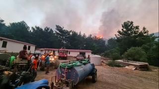 U Izmiru zatvoren aerodrom: Veliki požar u blizini