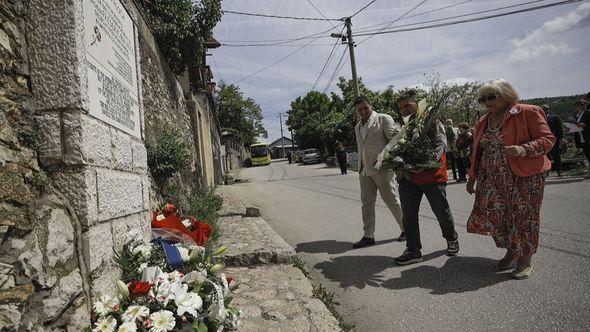 Položeno cvijeće na Višegradskoj kapiji - Avaz