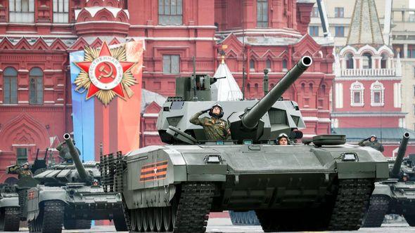 A Russian Armata tank, foreground rolls along Red Square during a rehearsal for the Victory Day military parade in Moscow - Avaz