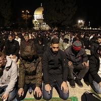 Hiljade ljudi klanjalo teravih-namaz u Al-Aksi uprkos izraelskim ograničenjima