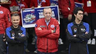 Erdoan: Gezeravči i Atasever su izabrani astronauti za prvu tursku svemirsku misiju 