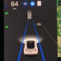 Autopilot Tesla automobila zamijenio Mjesec za žuto svjetlo na semaforu