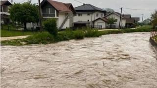 Poplave i na području Sanskog Mosta, izlila se Bliha: Pogledajte snimke iz Krajine