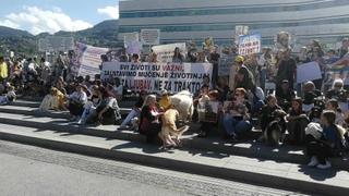 Održani protesti zbog ubistva psa Mede u Istočnom Sarajevu: "Svi životi su važni, zaustavimo mučenje životinja"