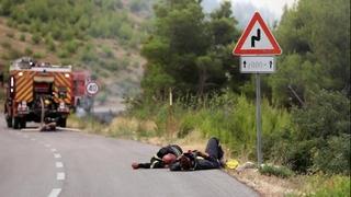 Nakon borbe s požarom: Premoreni vatrogasci zaspali na cesti kod Tučepa