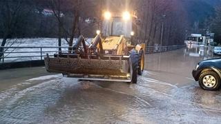 Nevrijeme prouzrokovalo probleme: Obustavljen saobraćaj između Mostara i Jablanice