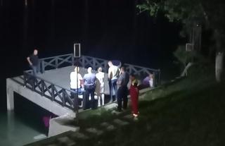 Detalji tragedije na Jablaničkom jezeru: Dva brata upala u vodu, čuvar spasio jednog, 16-godišnjaka nije uspio