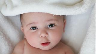 Bebin drugi mjesec: Budite spremni na prvi osmijeh, ali i mučni plač zbog kolika