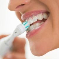 Zbog ovog zubi postaju žuti: Snažno četkanje čini više štete nego koristi