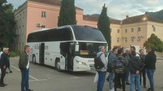 Iz Trebinja krenuo autobus na miting podrške Vučiću u Beograd