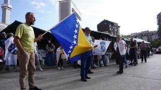 U toku kontraprotest na Alipašinom Polju: Okupilo se nekoliko desetina građana