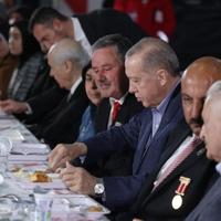 Erdoan iftario u kontejnerskom naselju sa žrtvama zemljotresa