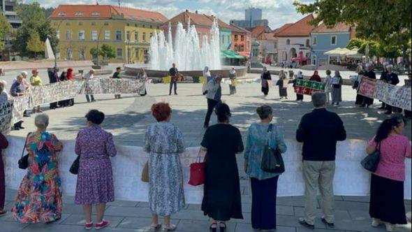 Majke Srebrenice u Tuzli - Avaz