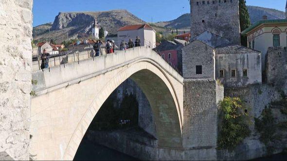 Stari most u Mostaru - Avaz