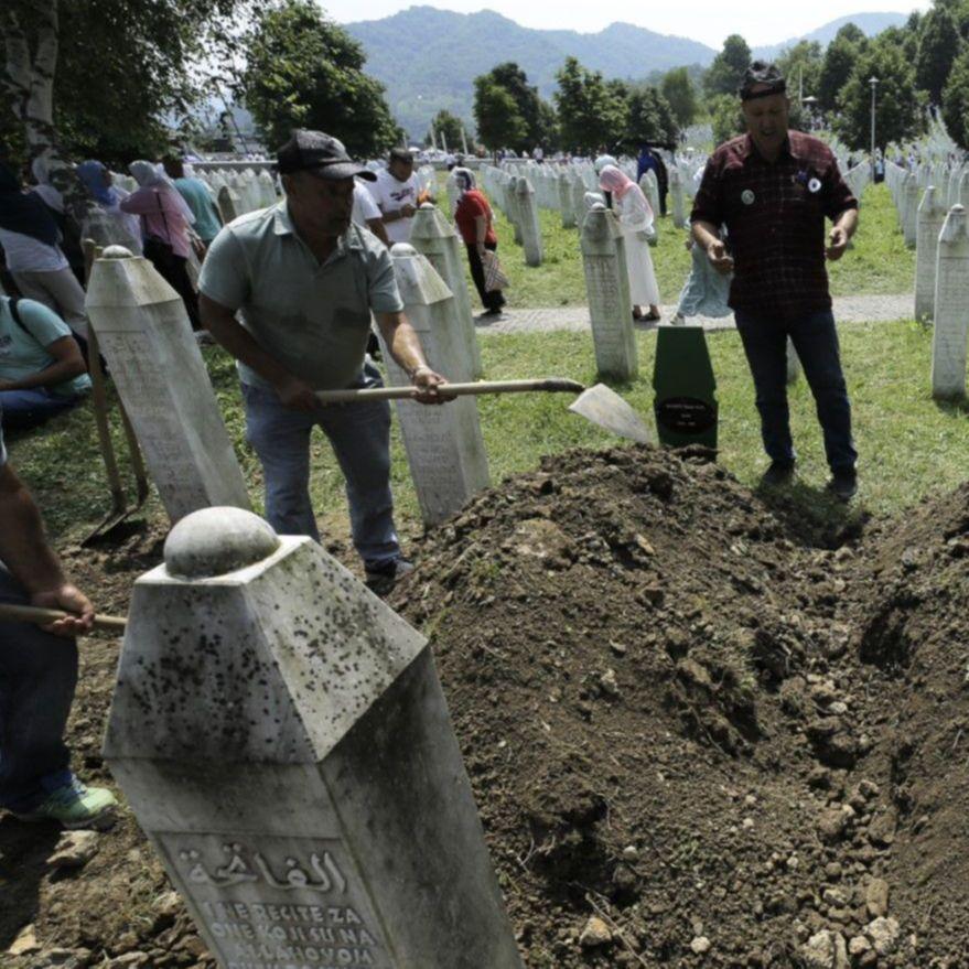 Potočari: Otac i sin, Vejsil i Hasib Mujanović ukopani jedan pored drugog