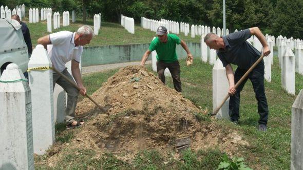 Dodavanje naknadno pronađenih kostiju - Avaz