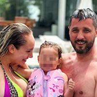 Ovako se Luna i Marko provode na Kipru: Uživaju na plaži sa kćerkicom