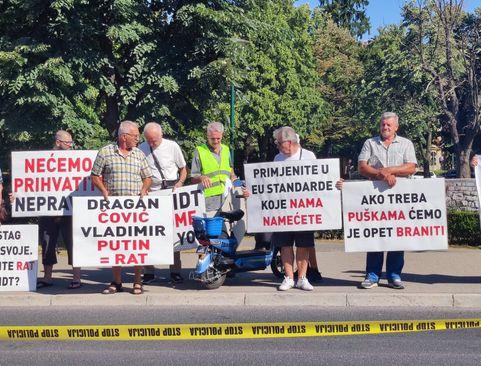 Sa ranijih protesta ispred zgrade OHR-a - Avaz