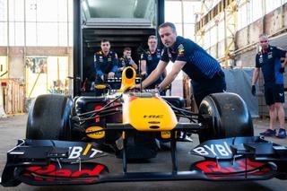 Mehaničari servisirali F1 bolid RB7, spreman je za Red Bull Showrun u Sarajevu