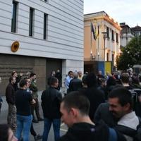 Protest ispred njemačke ambasade u Beogradu zbog sukoba na sjeveru Kosova