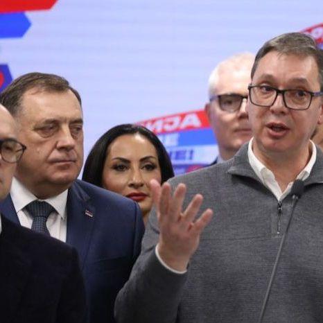 Dodik se pridružio Vučiću u štabu SNS-a u Beogradu