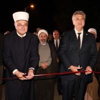 U Zagrebu otvorena izložba "Pod nebom vedre vjere - Islam i Evropa u iskustvu Bosne", prisustvovao Plenković