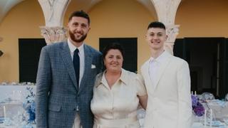 Jusuf Nurkić podijelio fotografiju s mamom i bratom: Majka nema alternativu