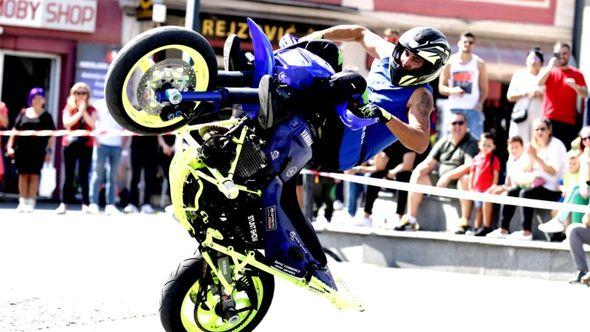 "Stunt Show" na Trgu Slobode u Tuzli - Avaz