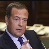 Medvedev Bajdena nazvao starcem koji je izgubio razum i "igra se vojnika": Spreman je da žrtvuje hiljade života