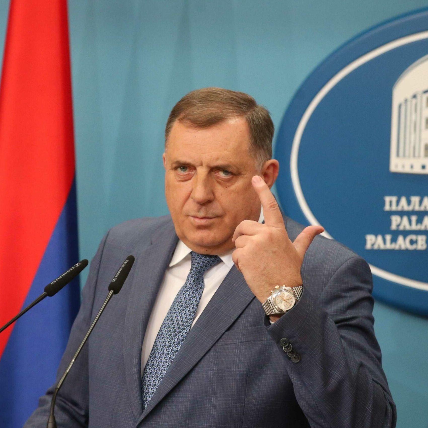 Dodik opet negirao genocid u Srebrenici i vrijeđao ambasadora Marfija