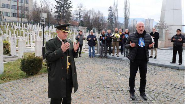 Delegacije odale počast - Avaz