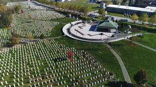 Prije 21 godinu vrpcu presjekao Bil Klinton: Godišnjica otvorenja Memorijalnog centra Srebrenica