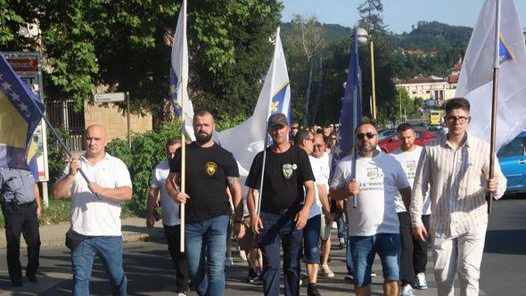 Šetnja u Tuzli povodom godišnjice genocida - Avaz