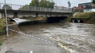 U Češkoj zbog kiše stali vlakovi, 64.000 kuća bilo bez struje, evakuiraju sela