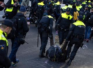 Više od 750 demonstranata uhapšeno u Hagu