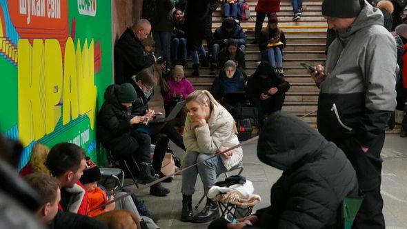 People gather in the subway station being used as a bomb shelter during a rocket attack in Kyiv - Avaz