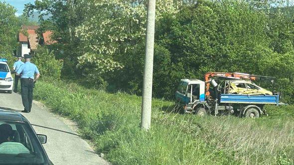 Odvoženje automobila u kojem je nastradala trudnica - Avaz