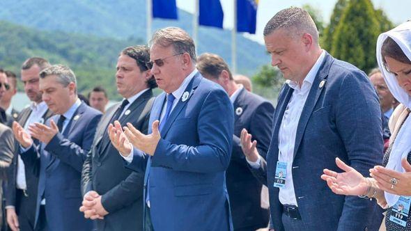 Vojin Mijatović u Srebrenici - Avaz